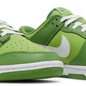 2022
Nike Dunk Low 'Chlorophyll'